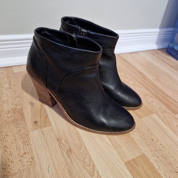 Womens black leather ankle boots - Picture 4 of 6